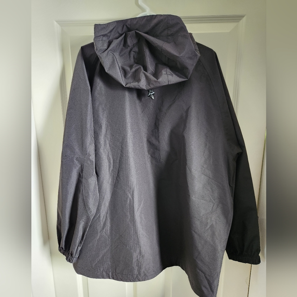 LL Bean Woman's Rain Jacket NWT - Picture 5 of 7